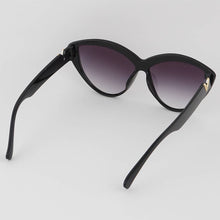 Load image into Gallery viewer, Butterfly V Sunglasses