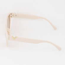 Load image into Gallery viewer, Butterfly V Sunglasses